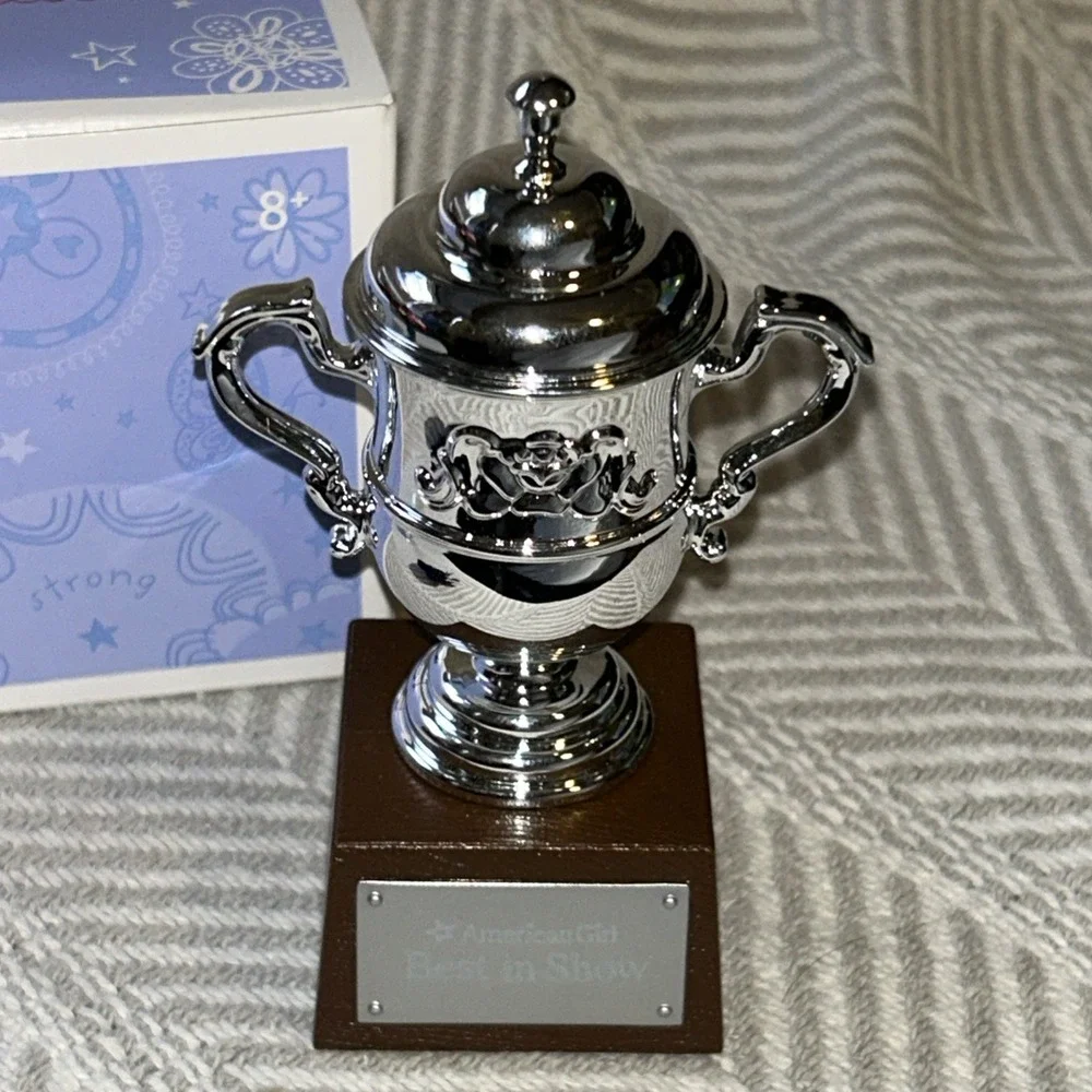 My American Girl Doll Pet Show Set trophy, flowers, ribbon, vase and Box A3